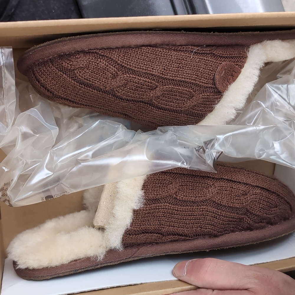 Brand new Ugg slippers‎ sz 5